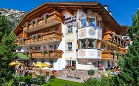 Hotel Garni Concordia - Dolomites Home